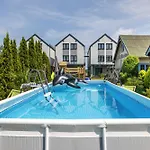 Letniskowe Albatros Lodge *
